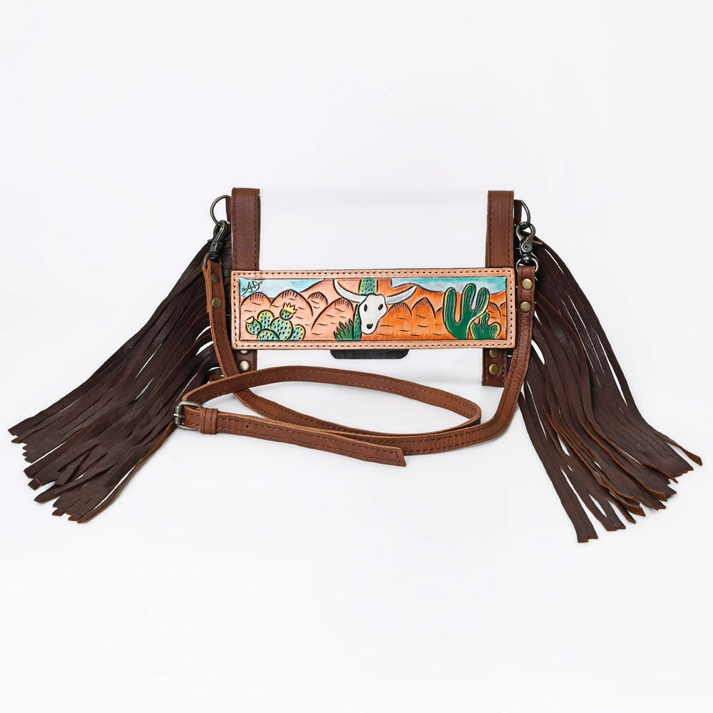 Bolsa transparente horizontal con flecos café oscuro y solapa pintada con escena del desierto – vista frontal