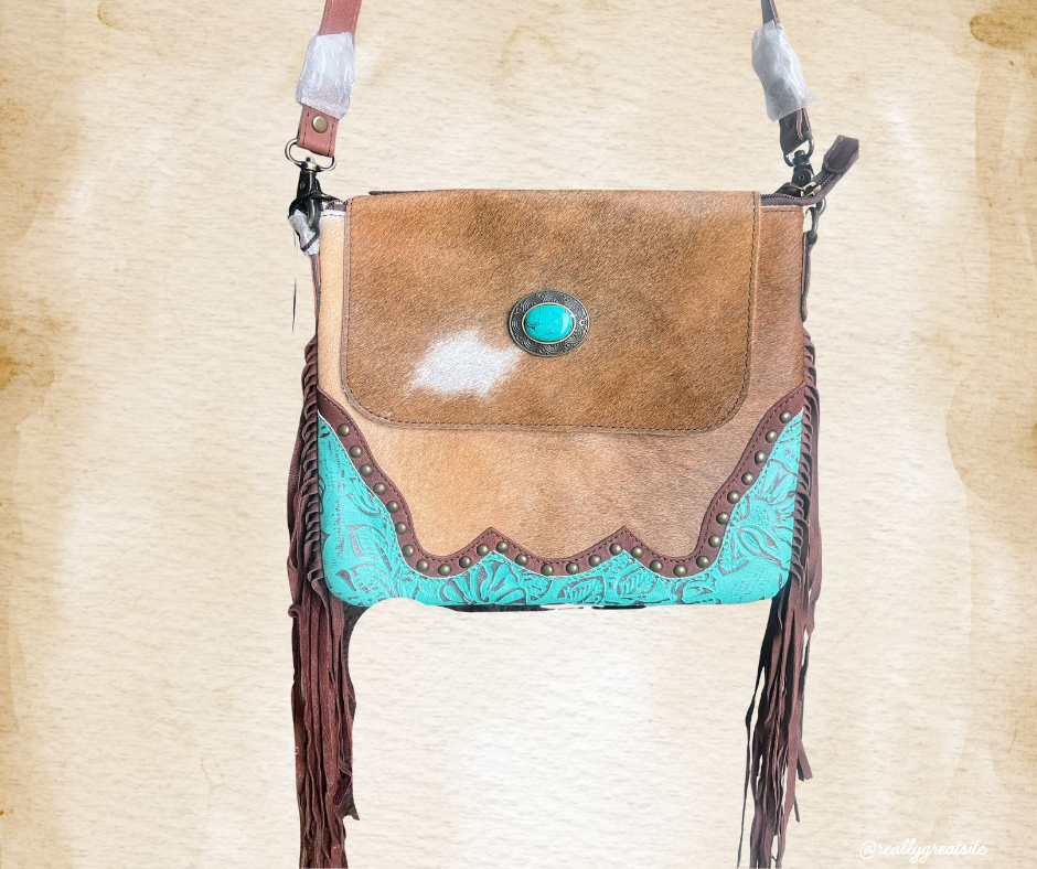 Bolsa crossbody cowhide café con turquesa - fondo vintage