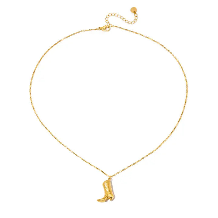 Collar bota vaquera dorada sobre fondo blanco