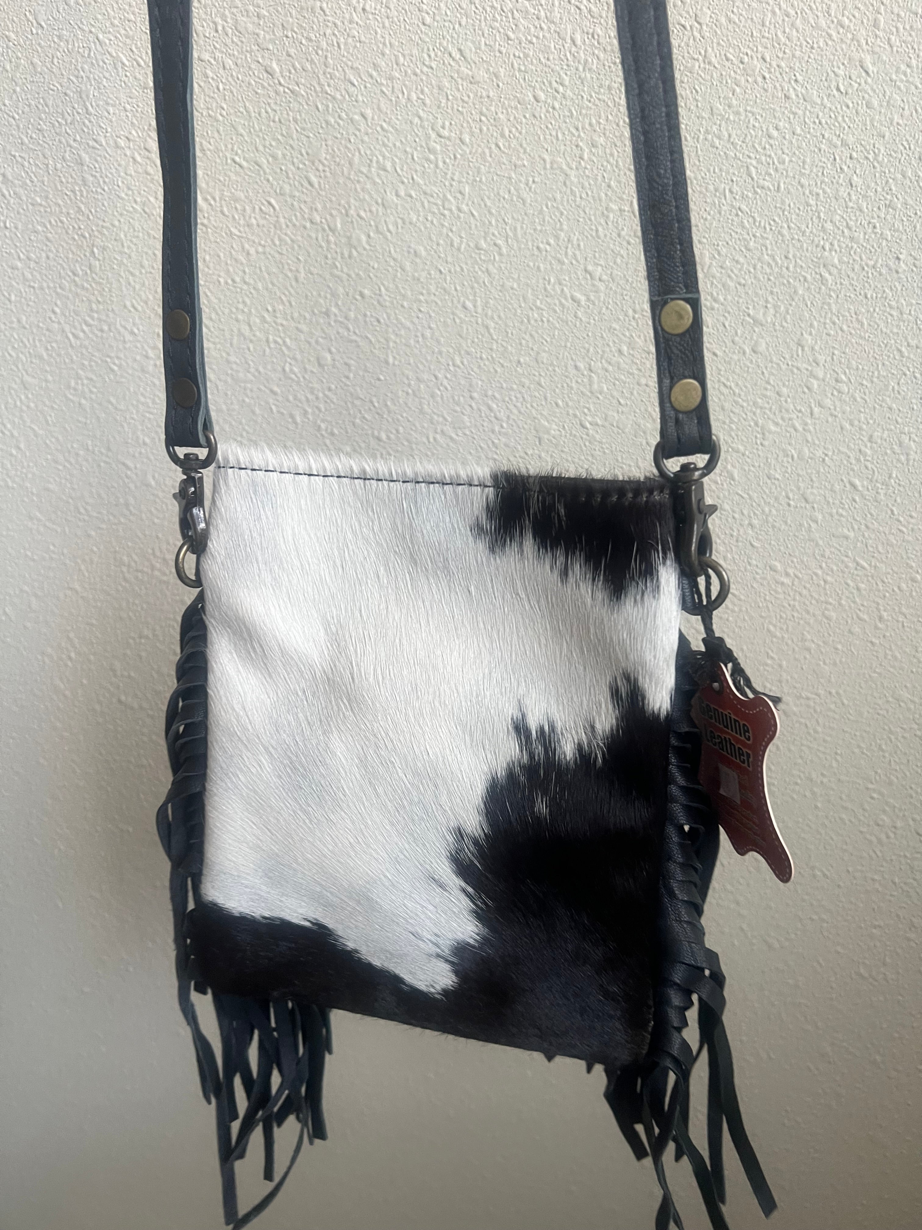 Bolsa Crossbody Cowhide Blanco y Negro — American Darling