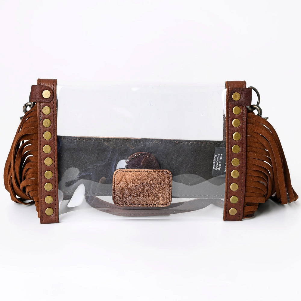 Bolsa transparente con flecos de cuero y tachuelas doradas – vista frontal