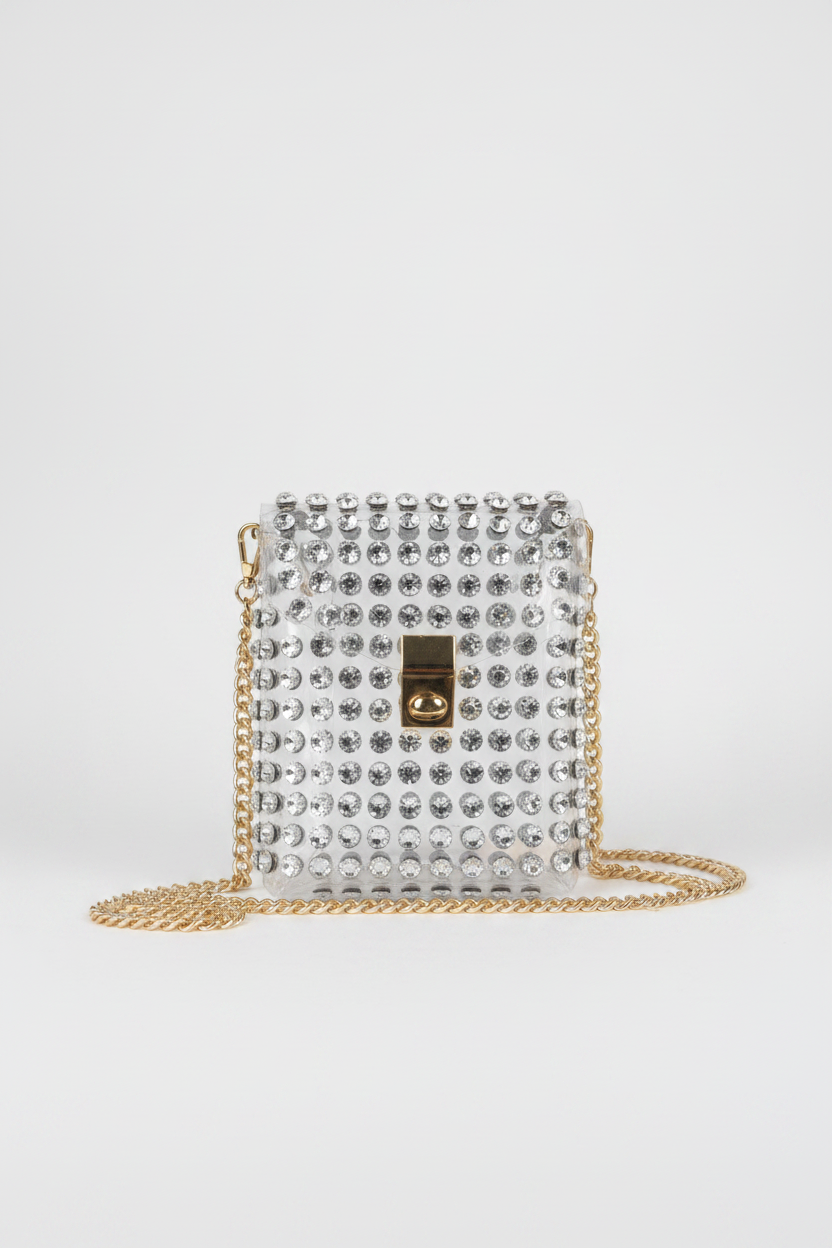 Bolsa transparente con brillos y cadena - fondo blanco