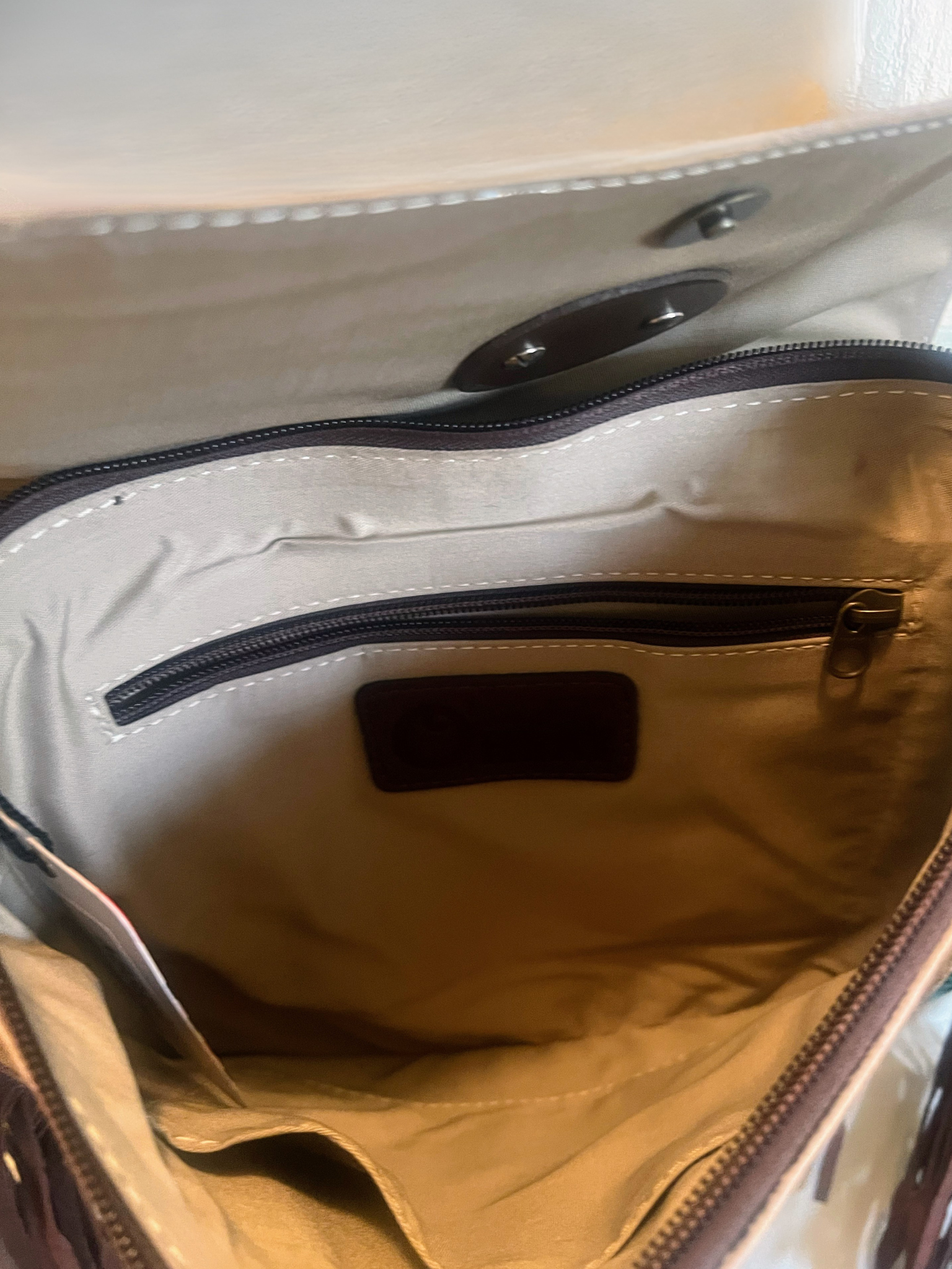 Bolsa crossbody cowhide café con turquesa - interior